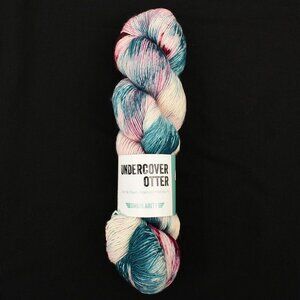 Undercover Otter Singles Yarn 100% Superwash Merino Wool Gwynne